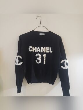Chanel black sweater Size M